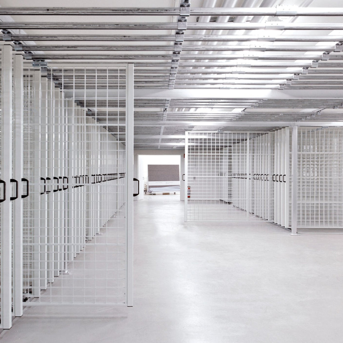 M-40 steel runners pull-out picture panels