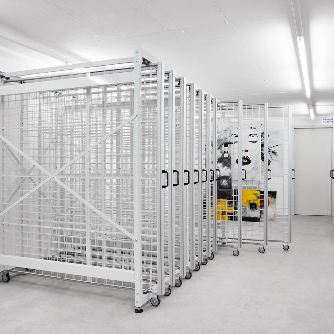 Compact system space-saving painting storage for galleries