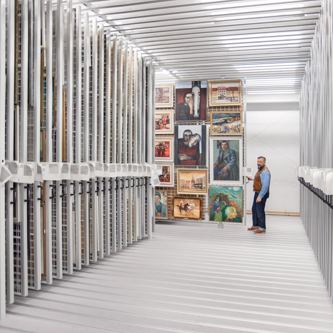 Floor running painting storage system type BL-30